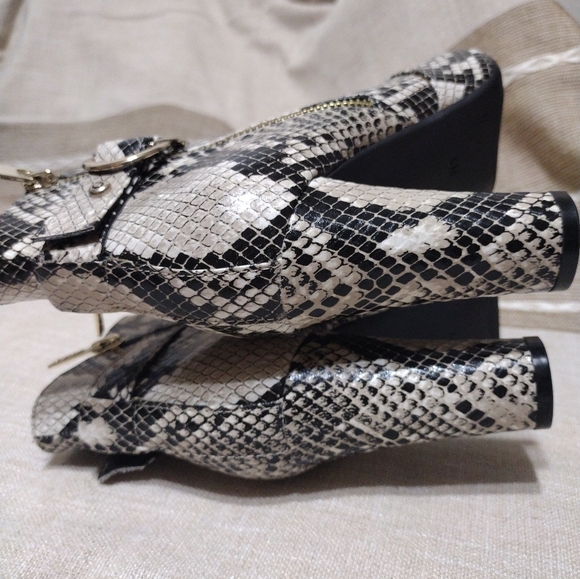 Guess Fryese Snake skin ankle booties - Picture 4 of 9